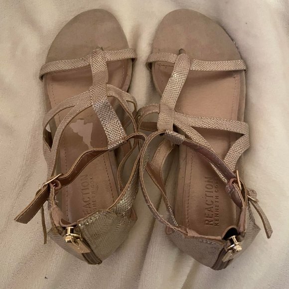 EUC Reaction Kenneth Cole Gold Metallic Gladiator Sandals Size 7 - Picture 3 of 6